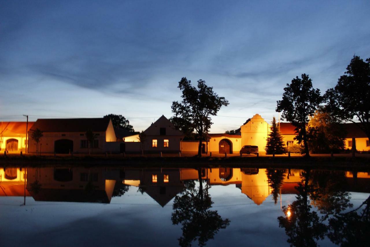 Ubytovani U Dvoraku Veselí nad Lužnicí エクステリア 写真